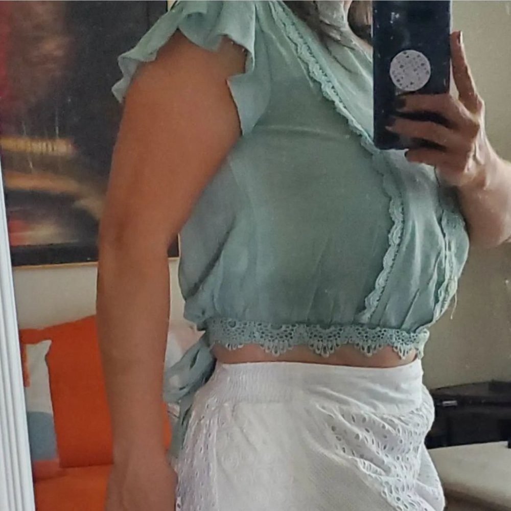Blouse with lace and tie back